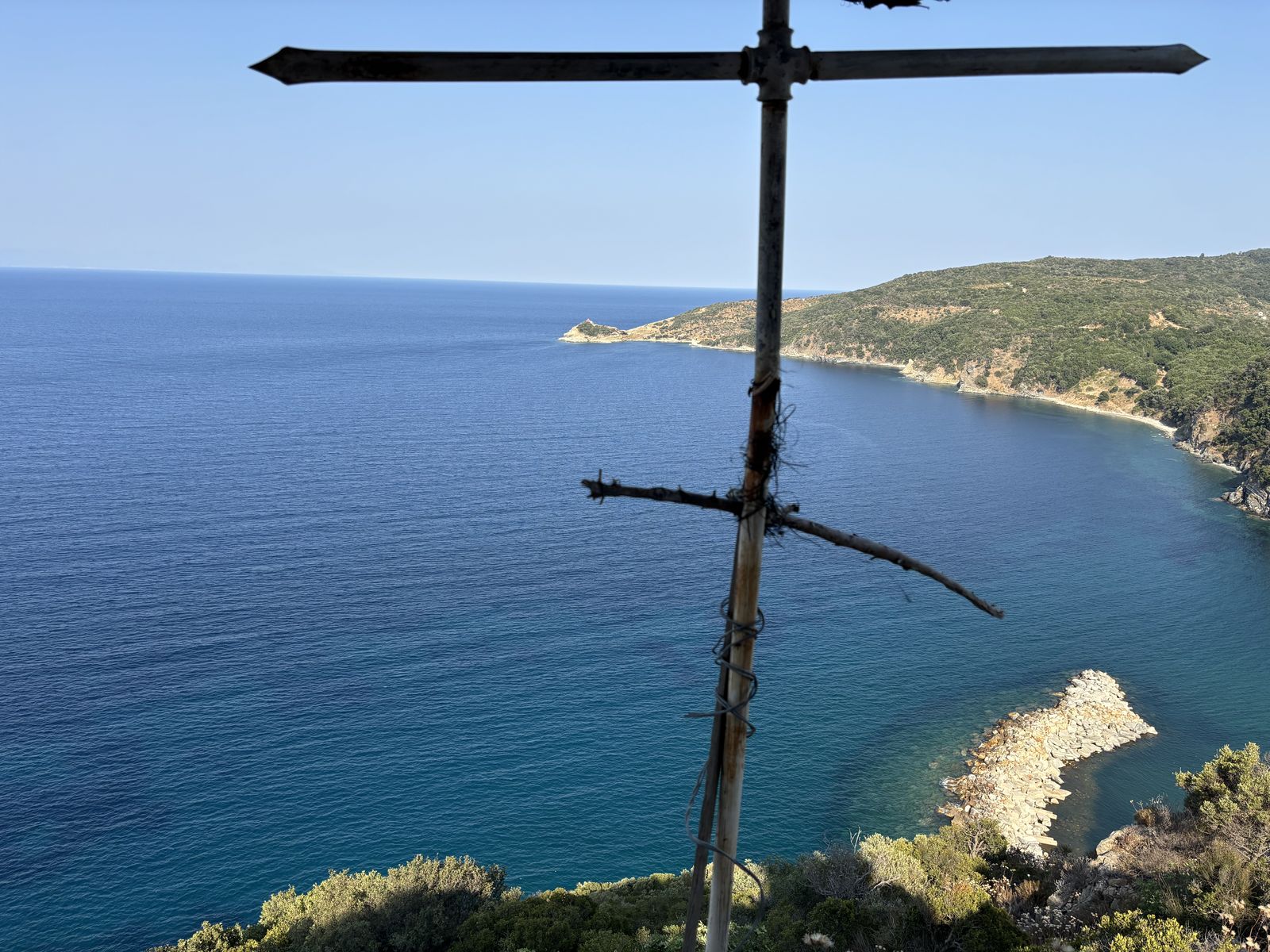 Eisernes Kreuz über der Bucht